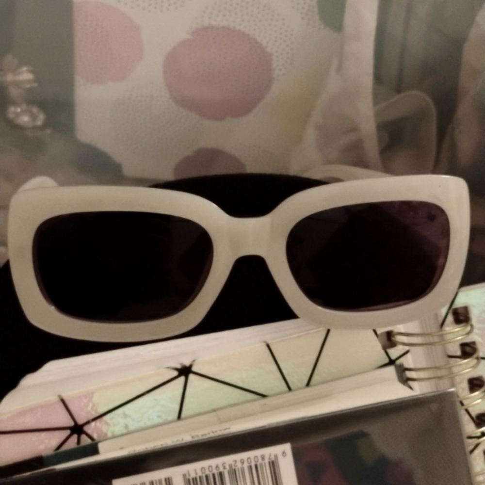 Pugs *New* ice chrome Sunnies